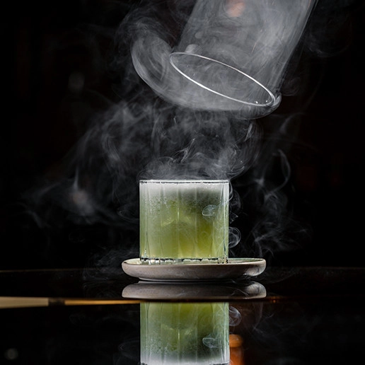 Cocktail vert fumant à Dans le Noir ?