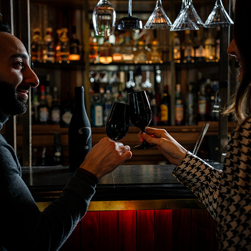 Couple fêtant un anniversaire de mariage à Dans le Noir ?