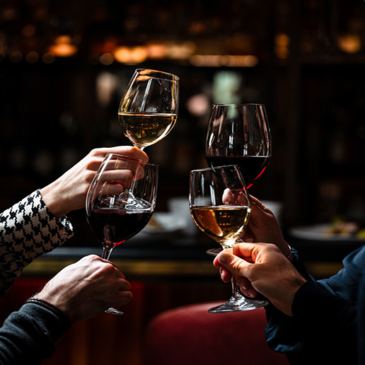 Des collègues fêtant un départ à Dans le Noir ?