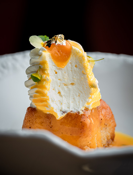 Dessert crémeux servi pour un anniversaire de mariage à Dans le Noir ?